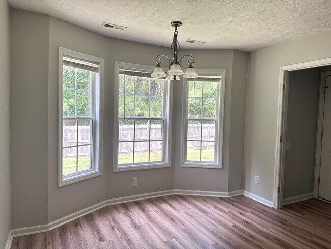 Building Photo - 206 Van Buren Dr