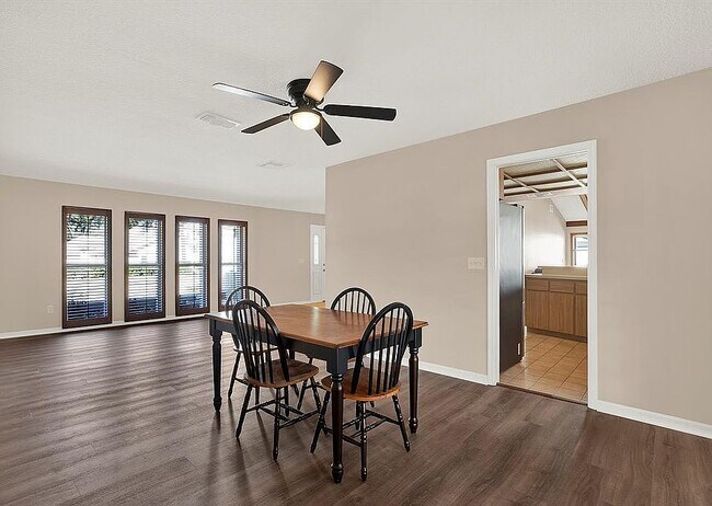 Building Photo - 401 Running Horse Rd