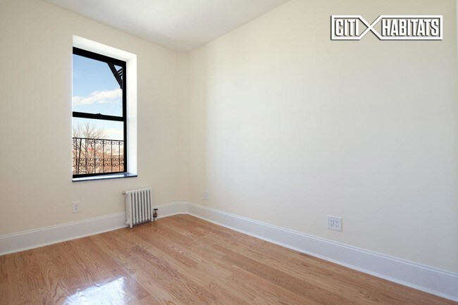 Building Photo - 442 Lorimer St