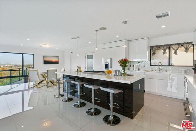 Foto del edificio - 5727 Glenford St
