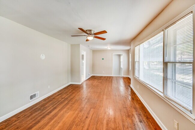 Foto del edificio - 1217 5 Mile Rd