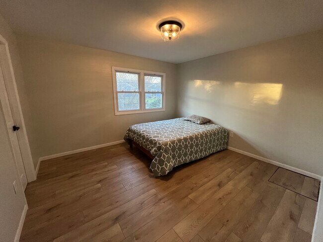 Building Photo - 503 Roberts Ln