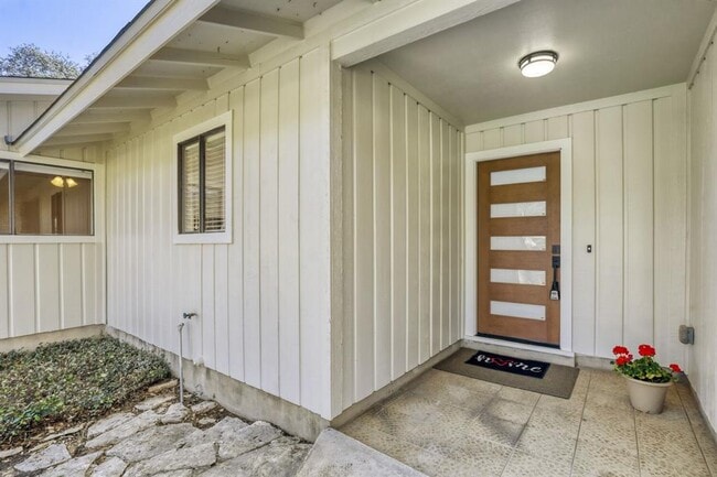 Building Photo - 8126 Ceberry Dr