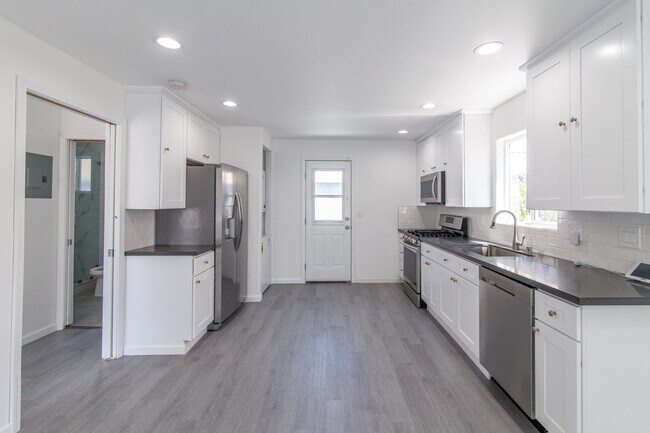 Kitchen - 1238 N Cahuenga Blvd
