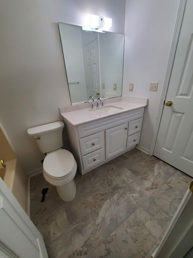 Foto del edificio - 9005 Stoneleigh Trce