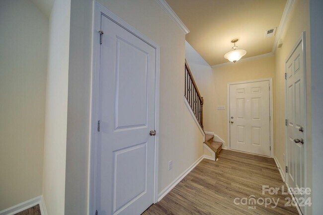 Building Photo - 7015 Thornrose Dr