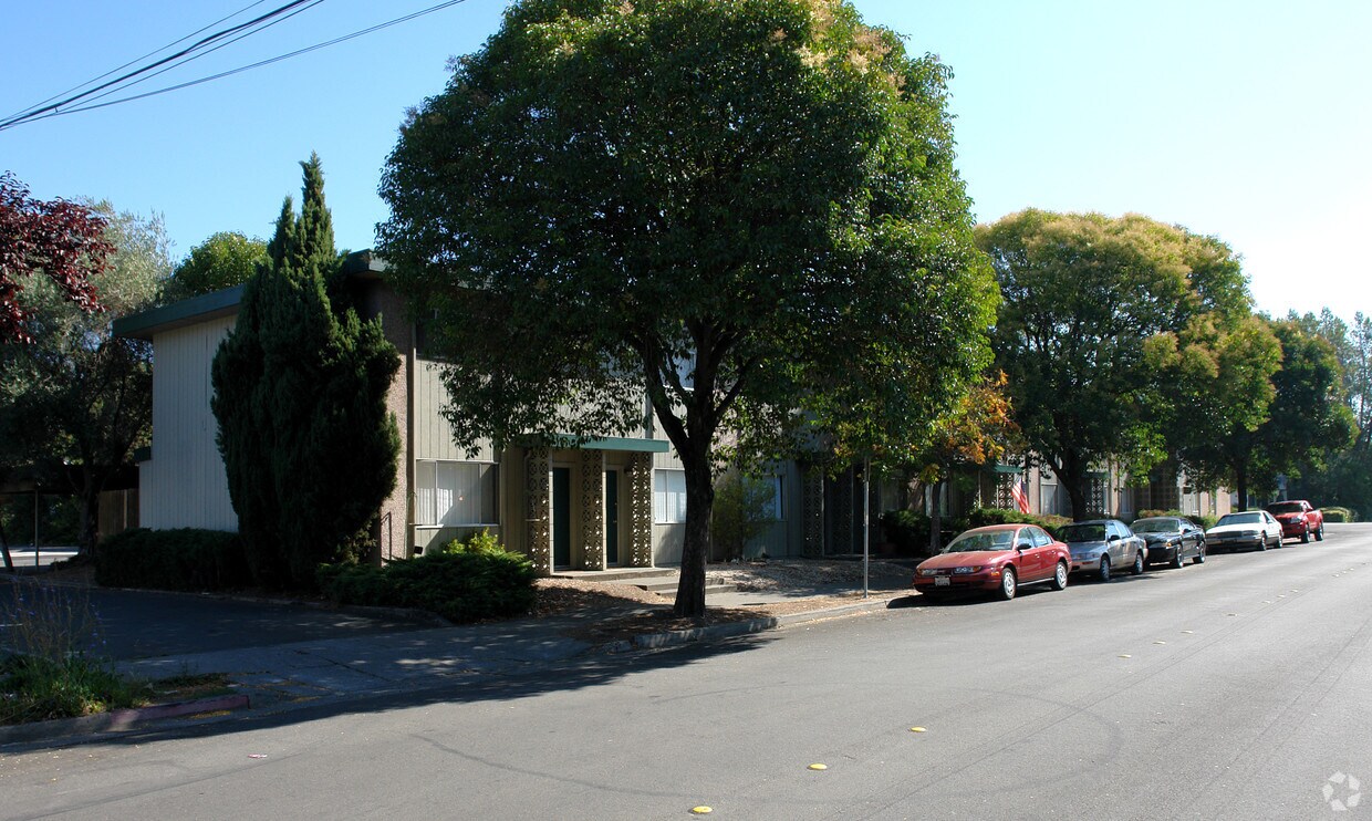 Foto del edificio - 555 McConnell Ave