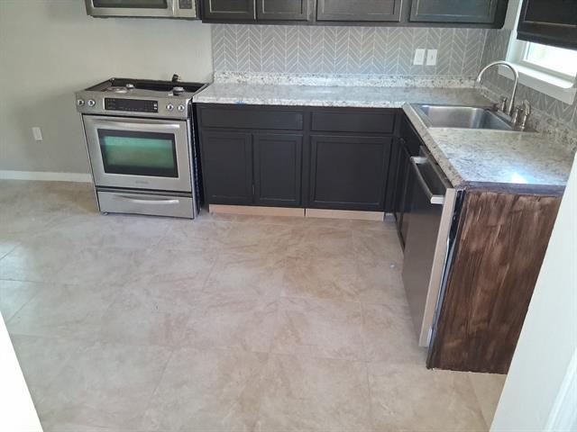 Foto del edificio - 2319 Glengariff Dr