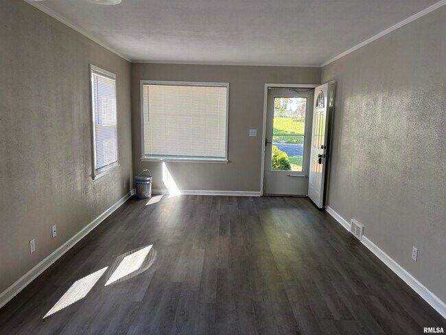 Foto del edificio - 341 W Barrington Rd