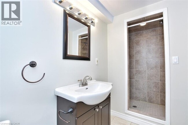 Building Photo - 25 Endfield Ave