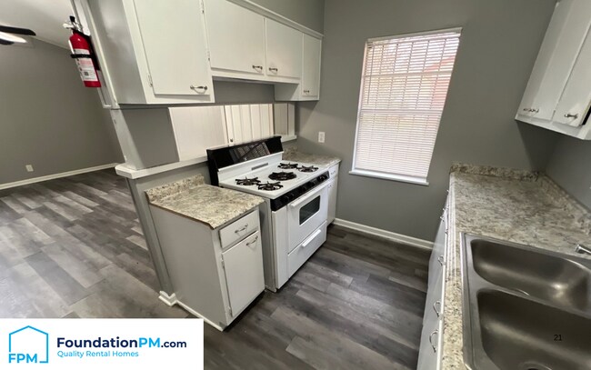 Foto del edificio - 4446 Yale Rd