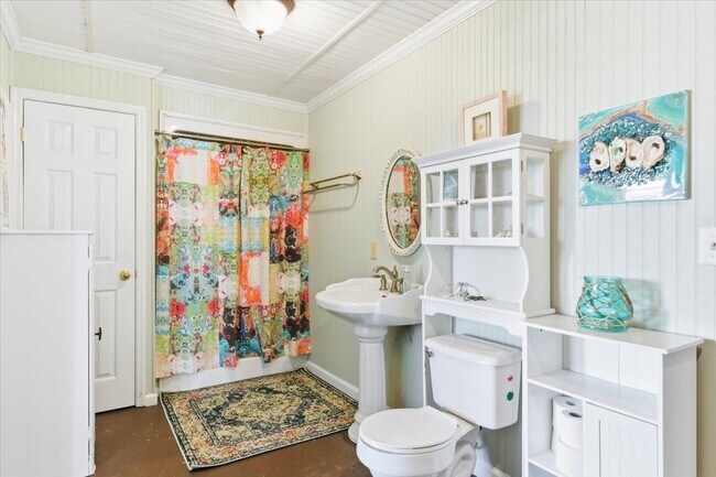 Foto del edificio - 256 River Dr