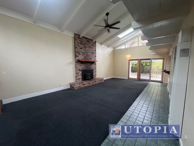 Building Photo - Beautiful and spacious 2 Bedroom, 1.5 Bathroom Located in Rio Del Mar, close to the beach and Apt...