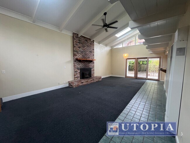 Foto del edificio - Beautiful and spacious 2 Bedroom, 1.5 Bathroom Located in Rio Del Mar, close to the beach and Apt...