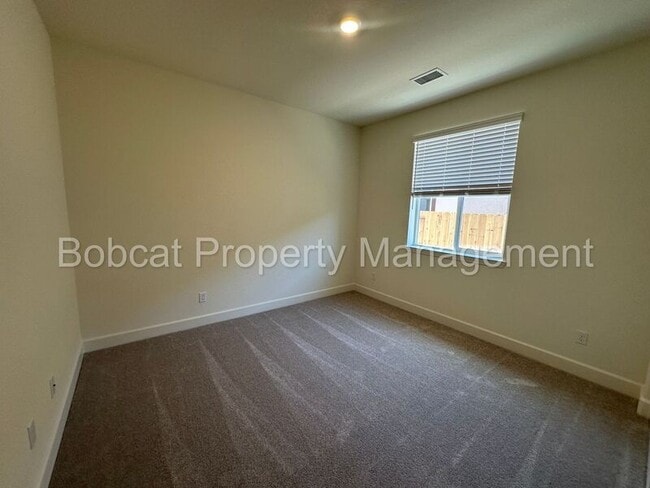 Building Photo - 925 Nelle Dr