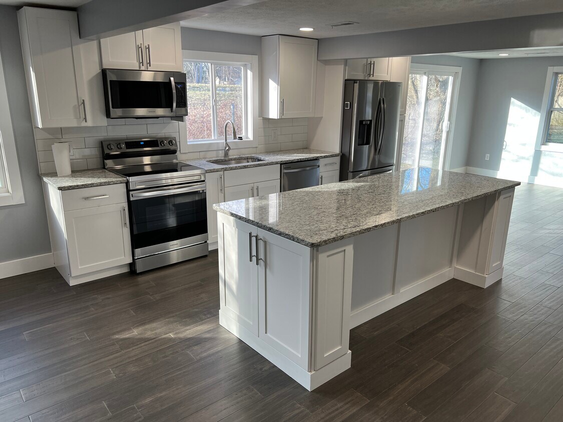 Foto principal - 3883 Bushey Ave