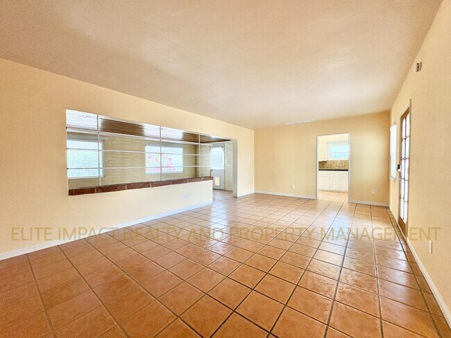 Foto del edificio - 1723 N Desmond Ln