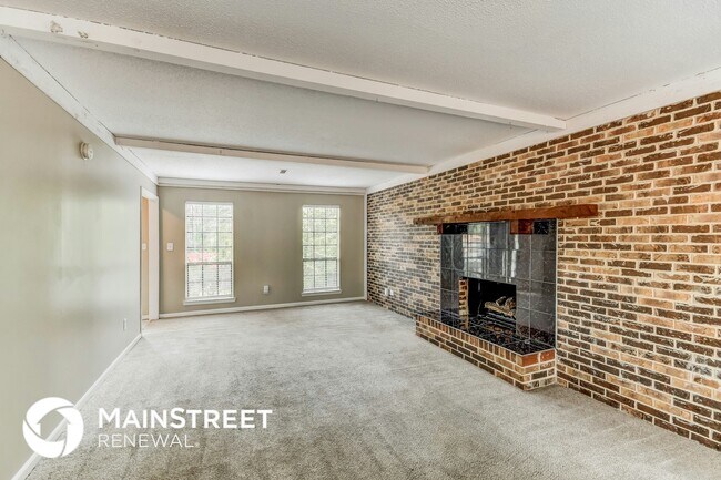 Foto del edificio - 904 Pine Forest Cir