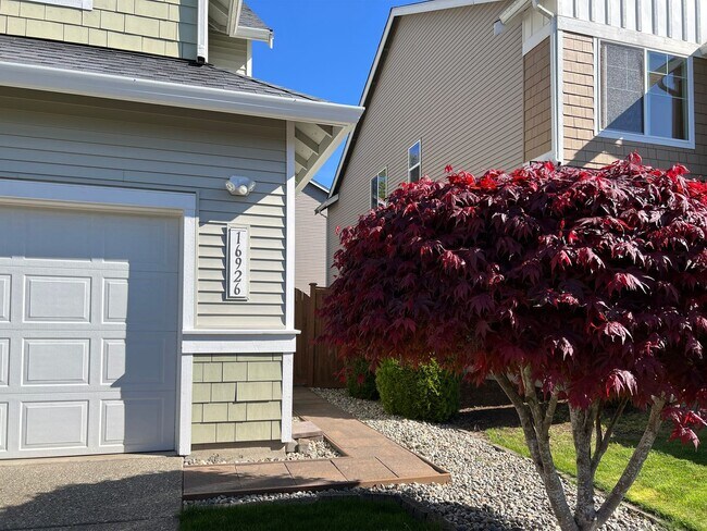 Building Photo - Gorgeous 4 Bedroom Home in Covington