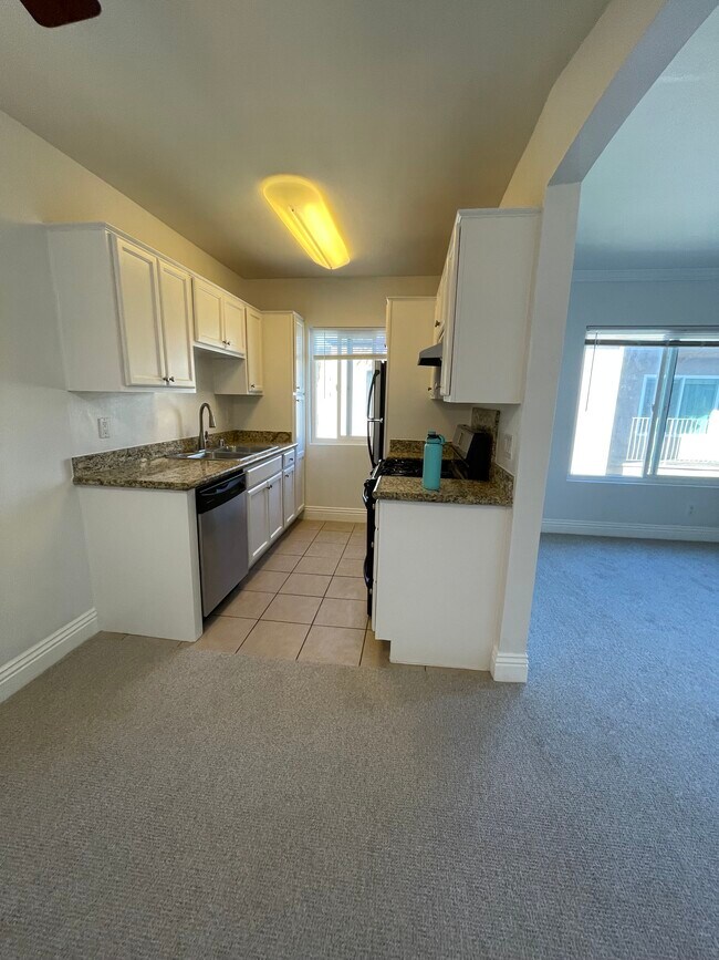 Kitchen - 1472 Iris Ave