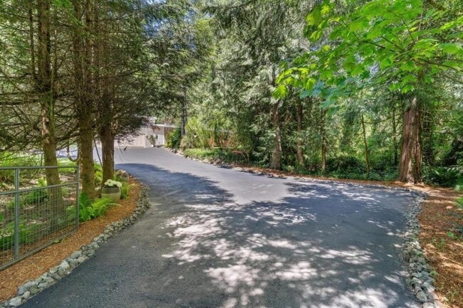 Building Photo - 4 bedroom in Issaquah WA 98027