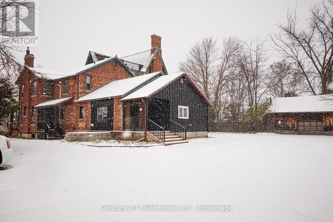 Building Photo - 637 Hurontario St