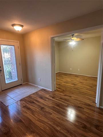 Building Photo - 809 Essex Dr