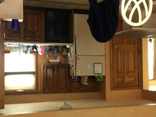 Foto del edificio - 4 br, 2 bath House - 13 Center St