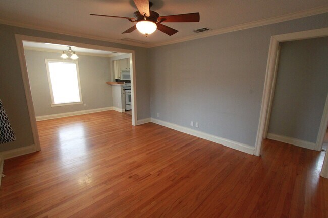 Foto del edificio - Quaint 3 Bedroom, 1 Bath Home in Brentwood...