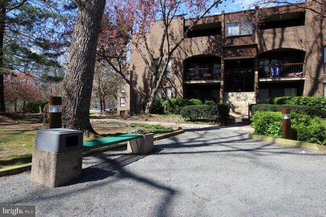 Building Photo - 11256 Chestnut Grove Square