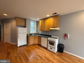 Building Photo - 1543 W Thompson St