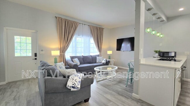 Foto del edificio - 2348 Burton Ave