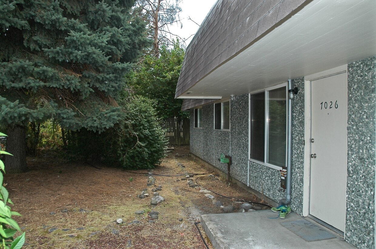 Primary Photo - 7026 SE Woodward