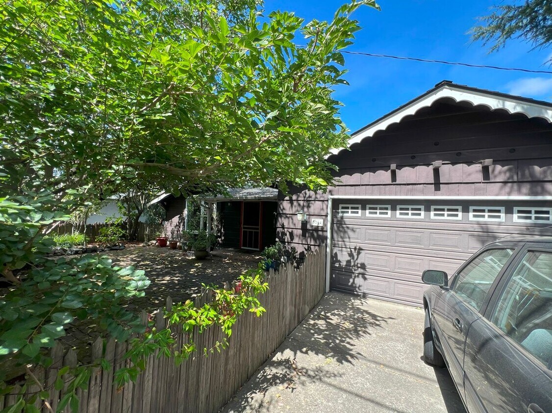 Foto principal - HAYWARD HILLS!!! BEAUTIFUL TWO STORY HOUSE...