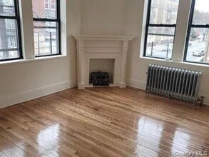 Building Photo - 497 Van Cortlandt Park Ave