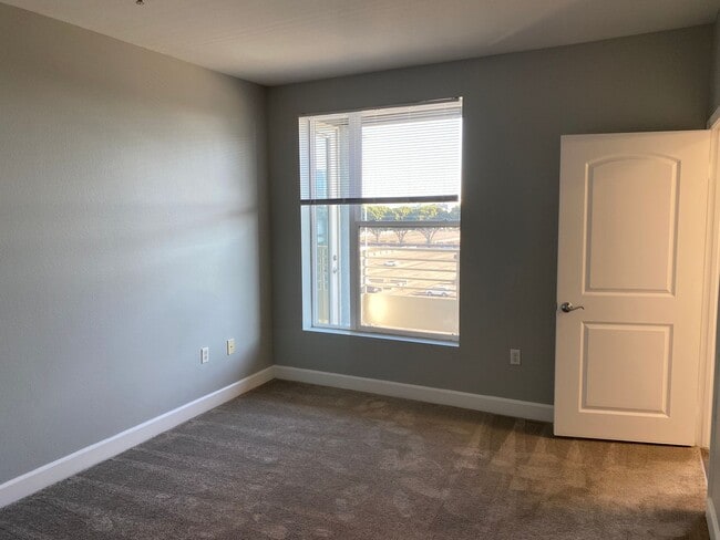 Interior Photo - Stadium House Apartments