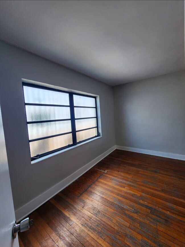 Foto del edificio - 2369 SW 17th St