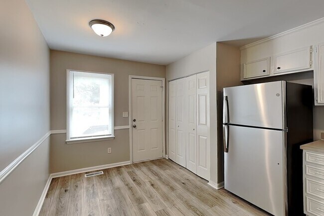 Building Photo - 7135 Cabe Ln