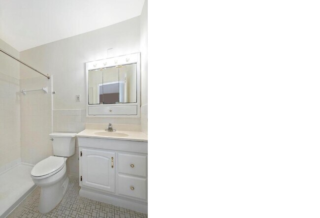 Foto del edificio - 10619 Montrose Ave