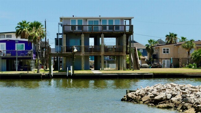 Foto del edificio - 58 Lakeside Dr
