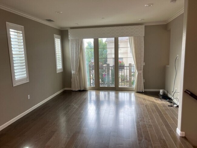 Building Photo - Communication Hill - 4 bedroom single fami...