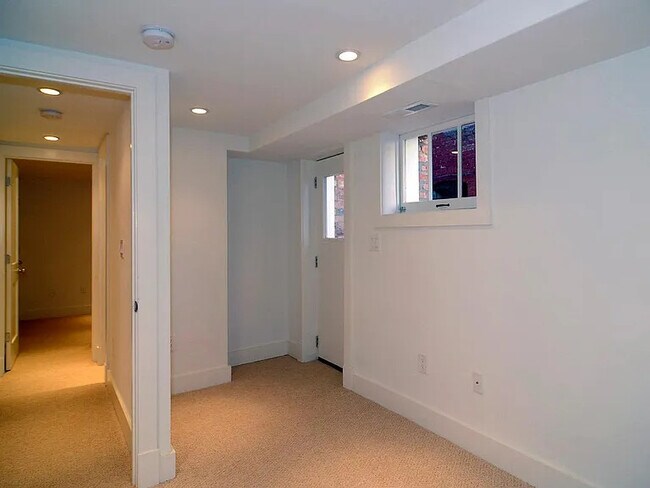 Foto del edificio - 749 Park Rd NW