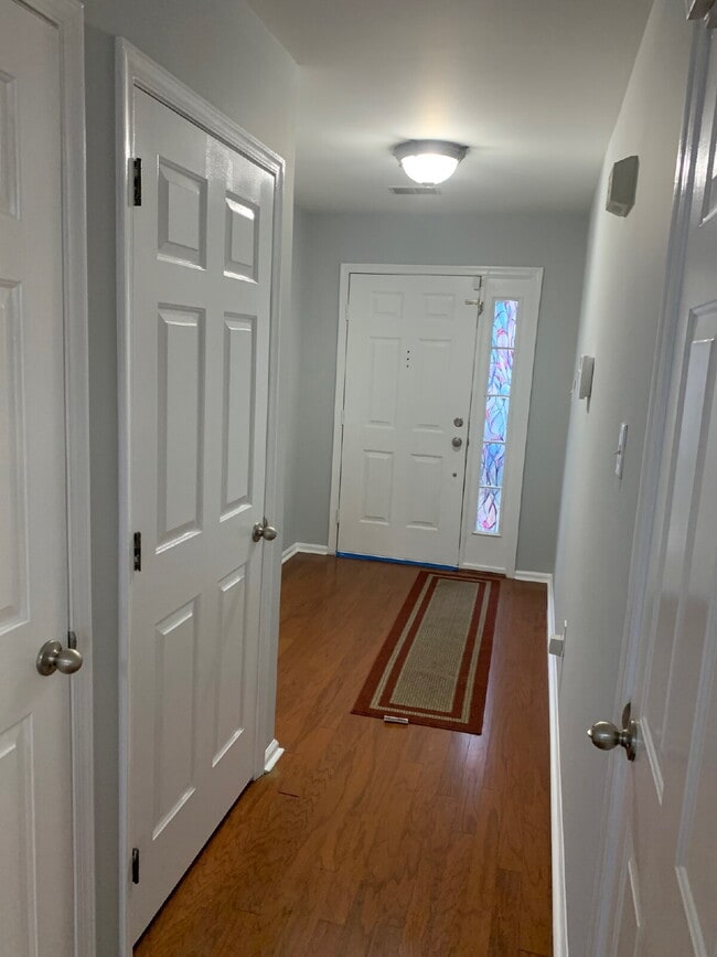 Building Photo - 402 Harvest Ln