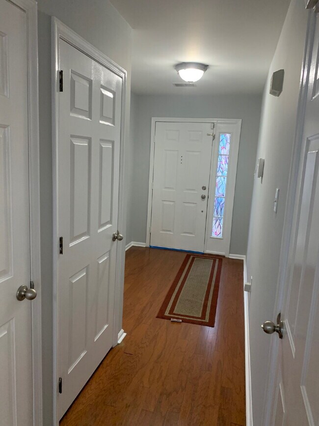 Foto del edificio - 402 Harvest Ln