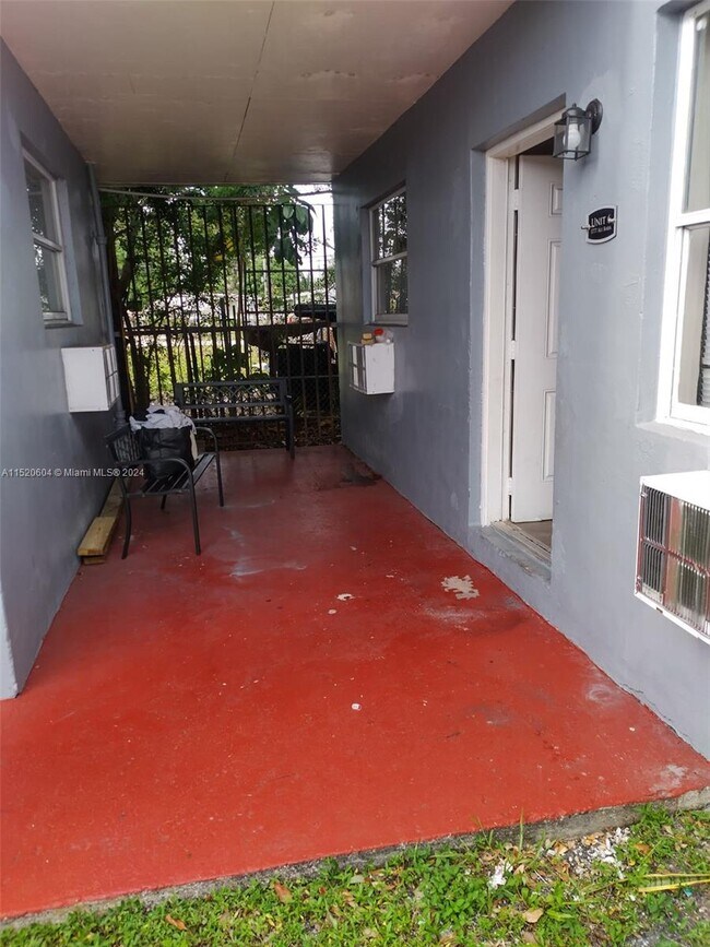 Foto del edificio - 1777 Ali Baba Ave