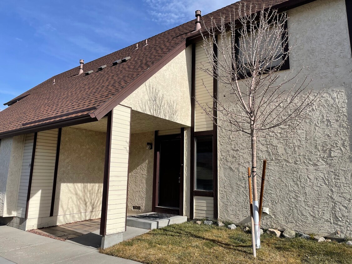 Primary Photo - 1754 Pinewood Dr