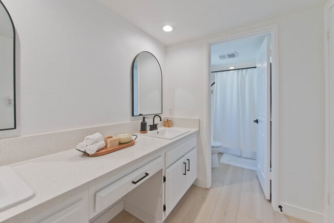 Building Photo - 20645 Roscoe Blvd