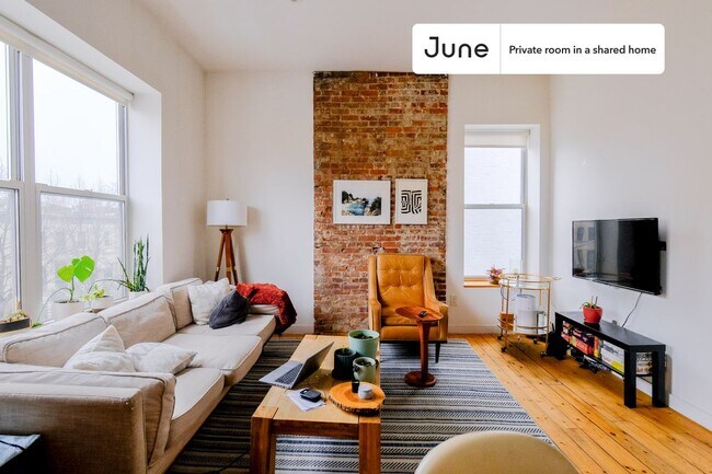 Building Photo - Room in Shared 5 bed/2 bath home