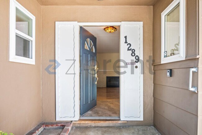Building Photo - Unit