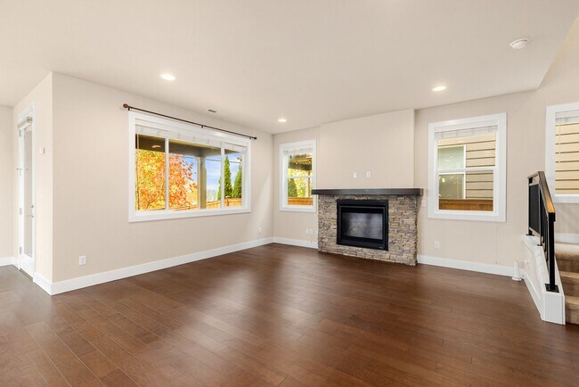 Foto del edificio - Gorgeous Tons of Upgrades 3 Bedroom Loft &...